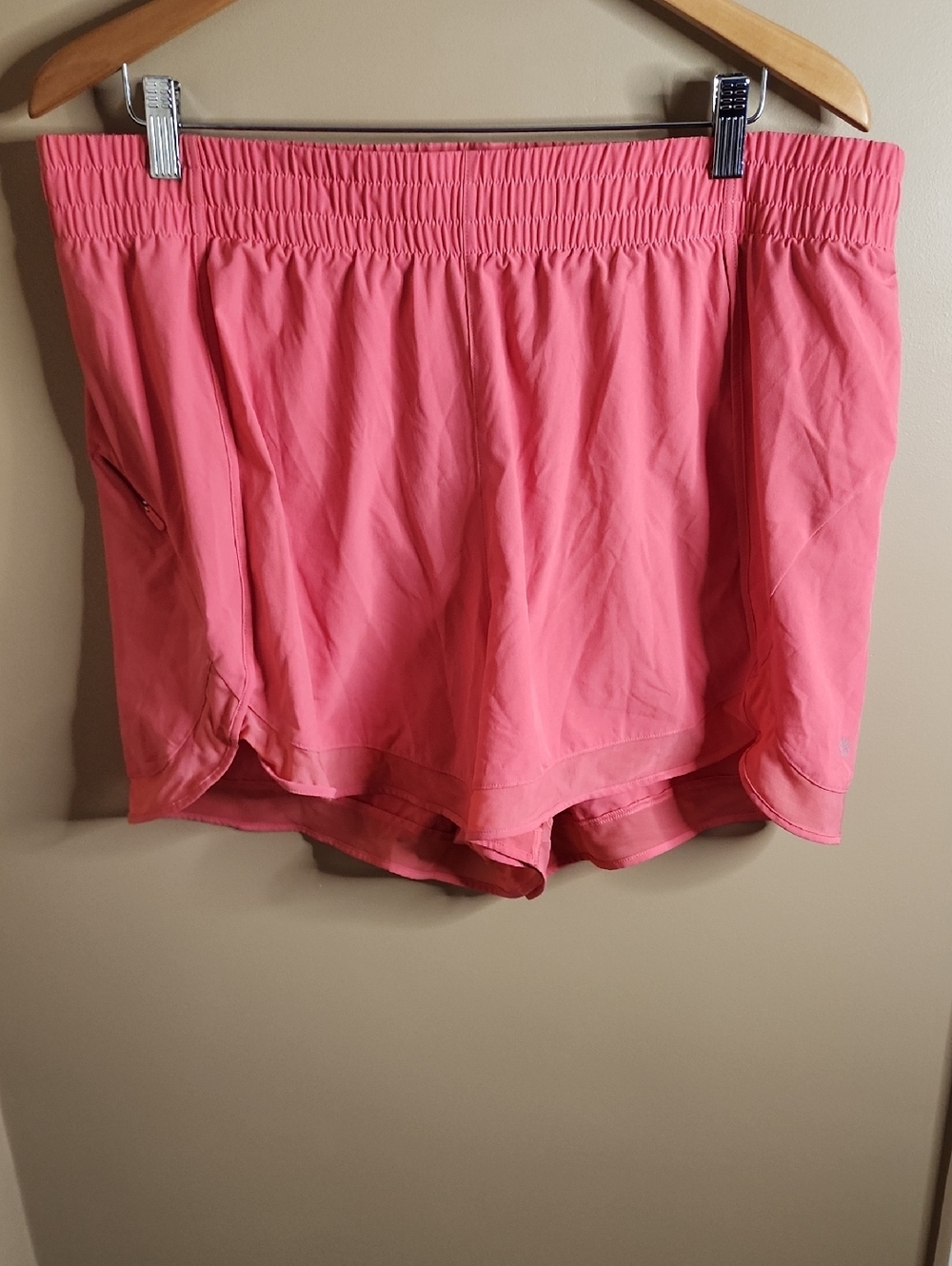 Athleta Mesh Racer 4" Short in Pink/Coral . Size 1X.